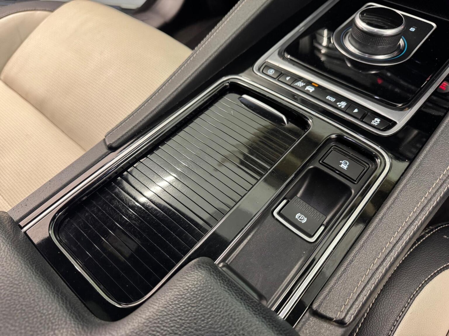 Used Jaguar F-Pace 2017 for sale - 77398391: Photo 38