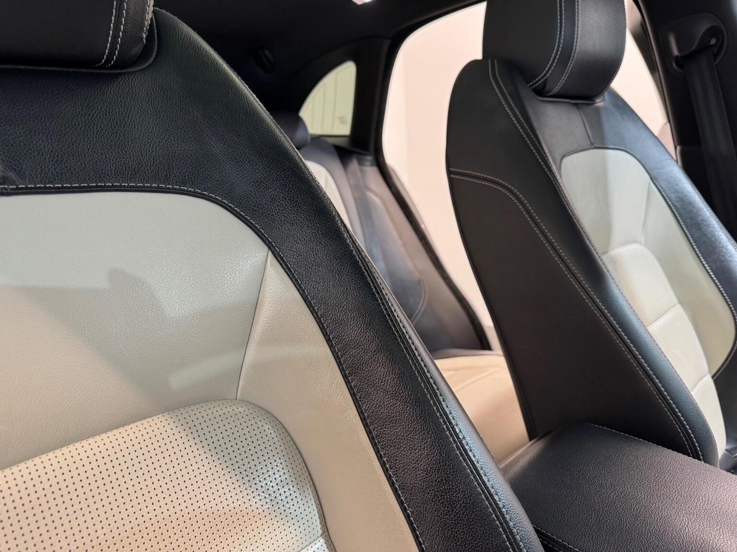 Used Jaguar F-Pace 2017 for sale - 77398391: Photo 48