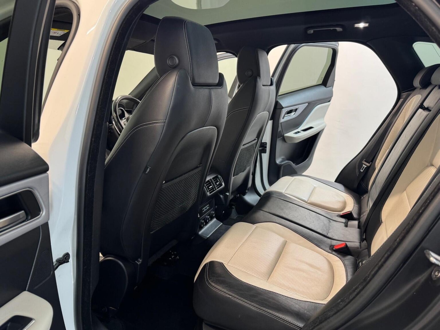 Used Jaguar F-Pace 2017 for sale - 77398391: Photo 53