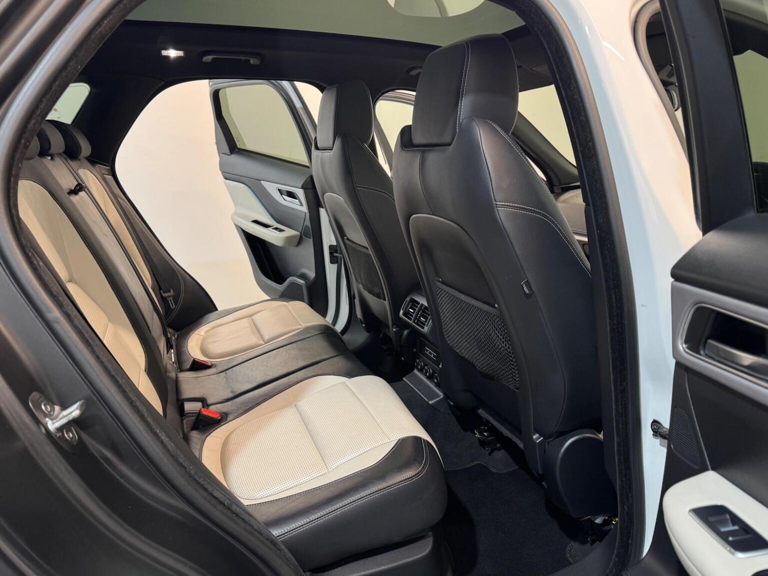 Used Jaguar F-Pace 2017 for sale - 77398391: Photo 56