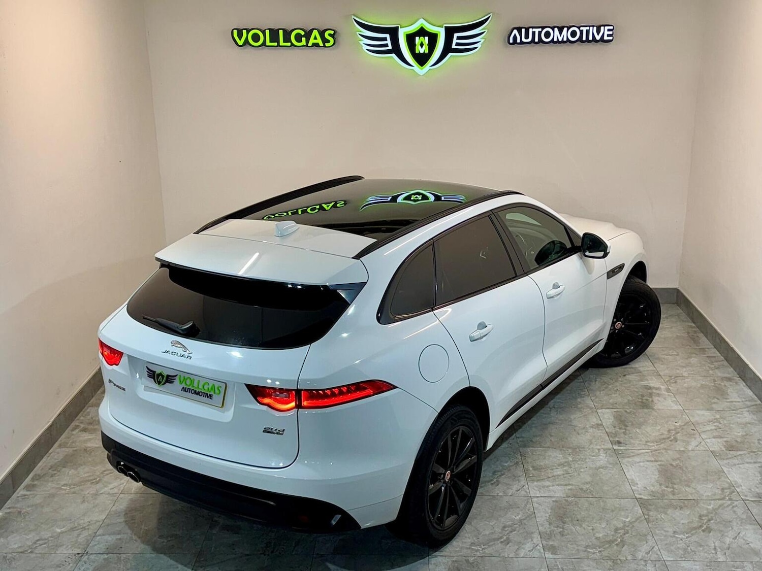 Used Jaguar F-Pace 2017 for sale - 77398391: Photo 6