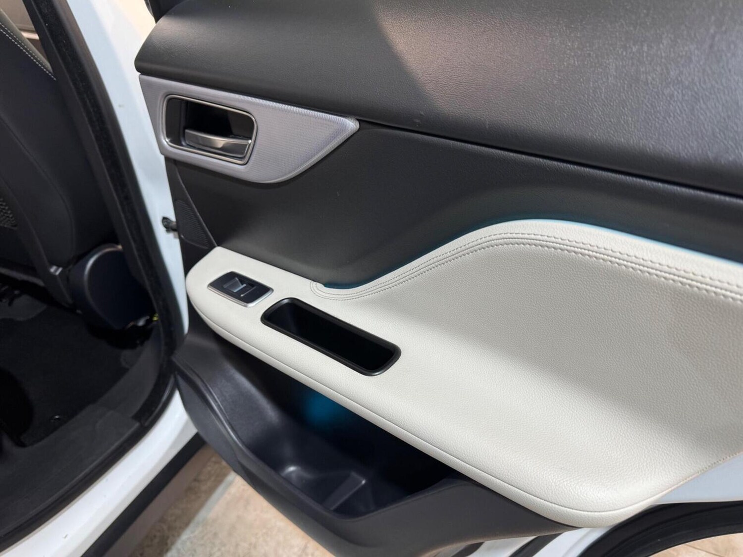 Used Jaguar F-Pace 2017 for sale - 77398391: Photo 64