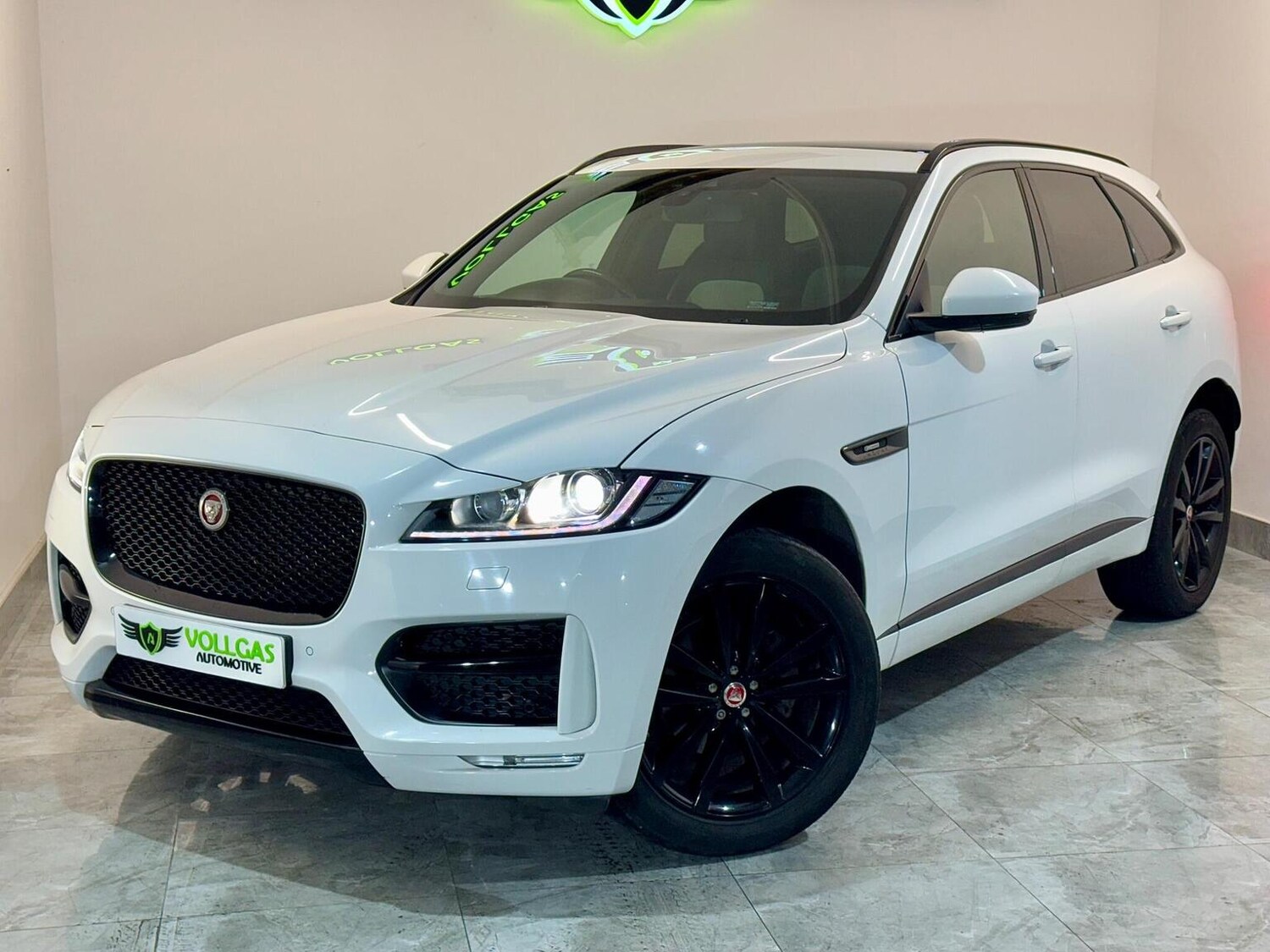 Used Jaguar F-Pace 2017 for sale - 77398391: Photo 65