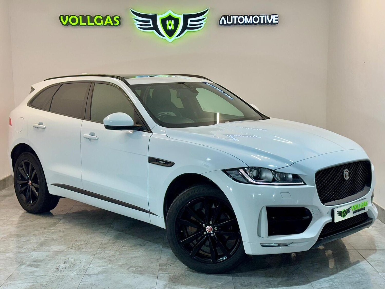Used Jaguar F-Pace 2017 for sale - 77398391: Photo 7