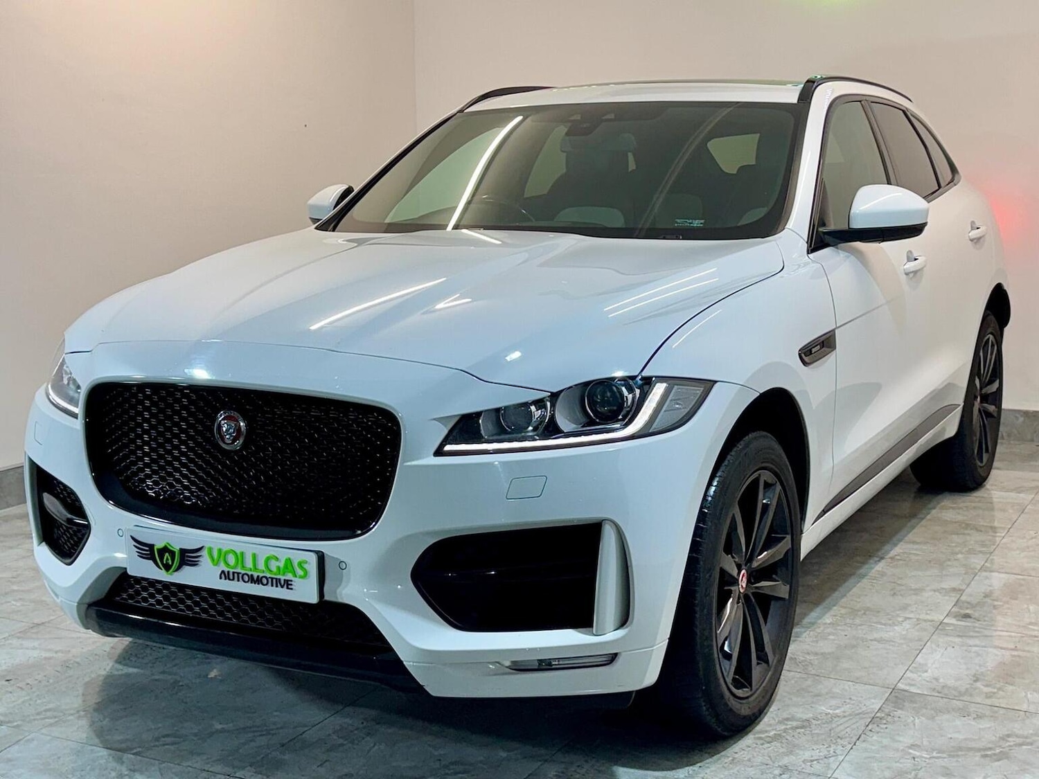 Used Jaguar F-Pace 2017 for sale - 77398391: Photo 79