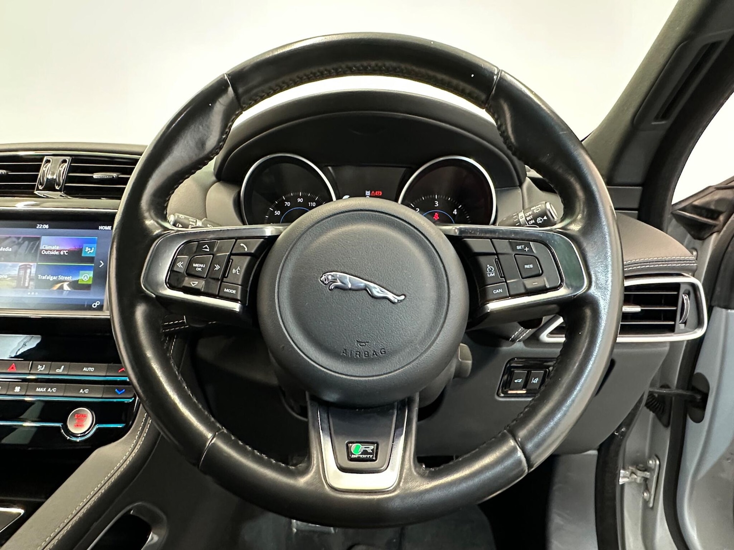 Used Jaguar F-Pace 2017 for sale - 76408463: Photo 19