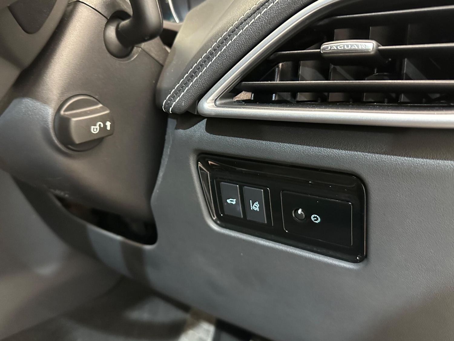 Used Jaguar F-Pace 2017 for sale - 76408463: Photo 23