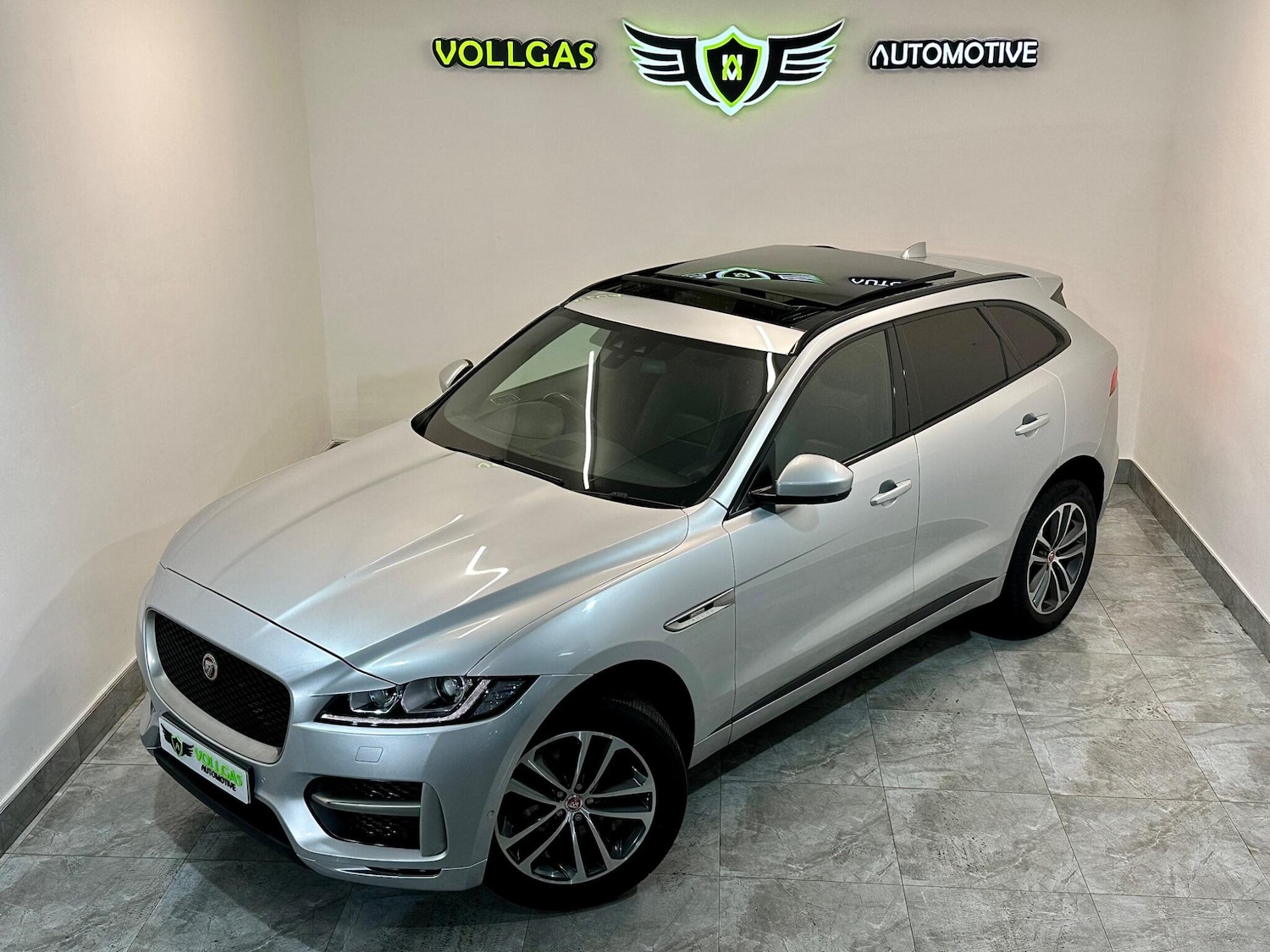 Used Jaguar F-Pace 2017 for sale - 76408463: Photo 3