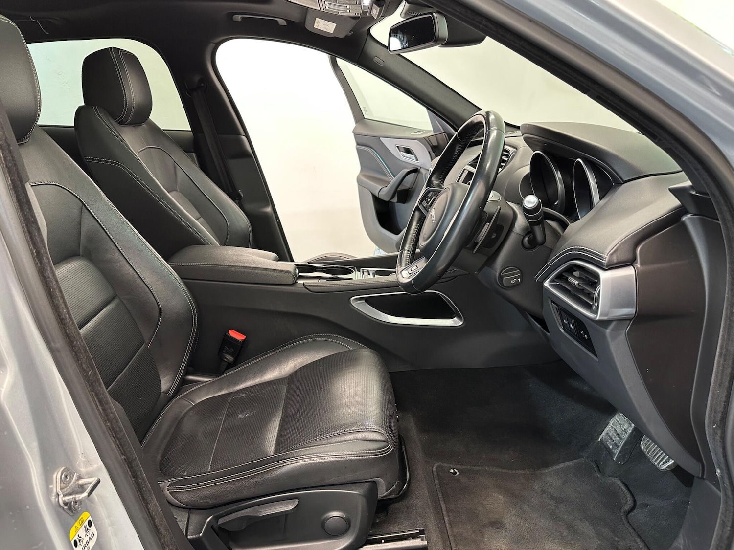 Used Jaguar F-Pace 2017 for sale - 76408463: Photo 33