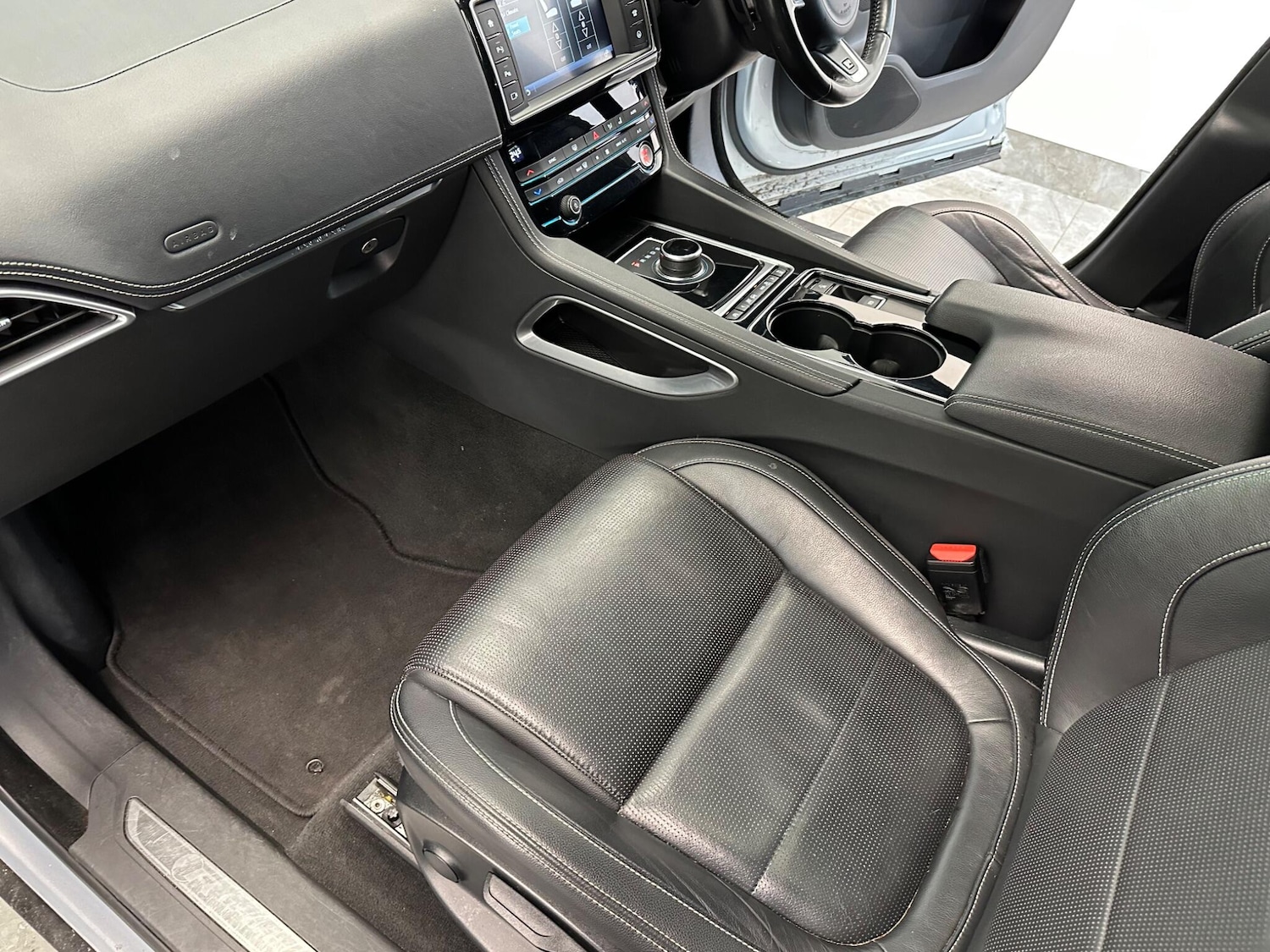 Used Jaguar F-Pace 2017 for sale - 76408463: Photo 39