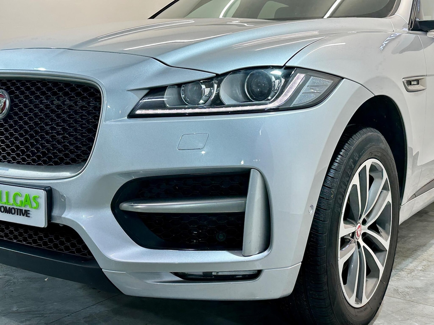 Used Jaguar F-Pace 2017 for sale - 76408463: Photo 66