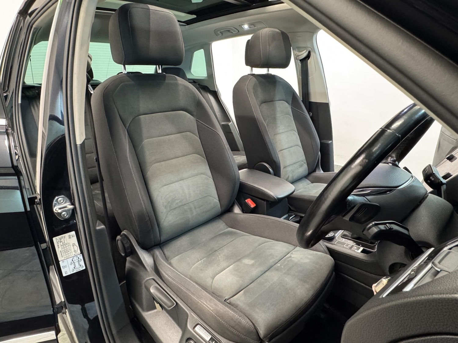 Used Volkswagen Tiguan for sale - 76727472: Photo 12