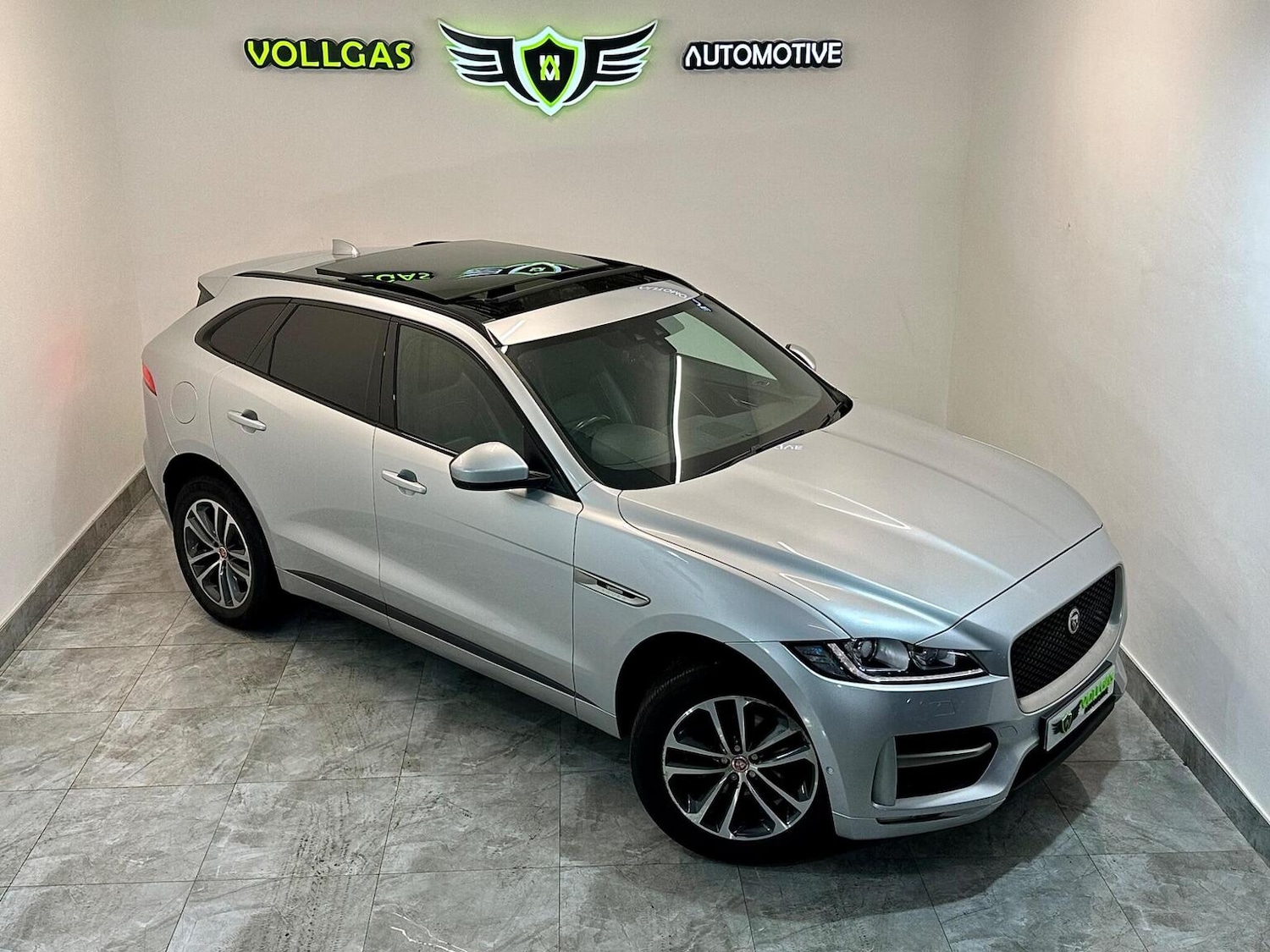 Used Jaguar F-Pace 2017 for sale - 77063502: Photo 1