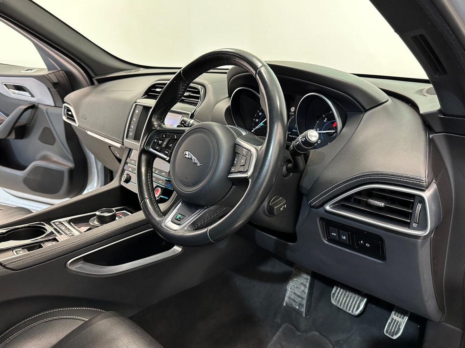 Used Jaguar F-Pace 2017 for sale - 77063502: Photo 11