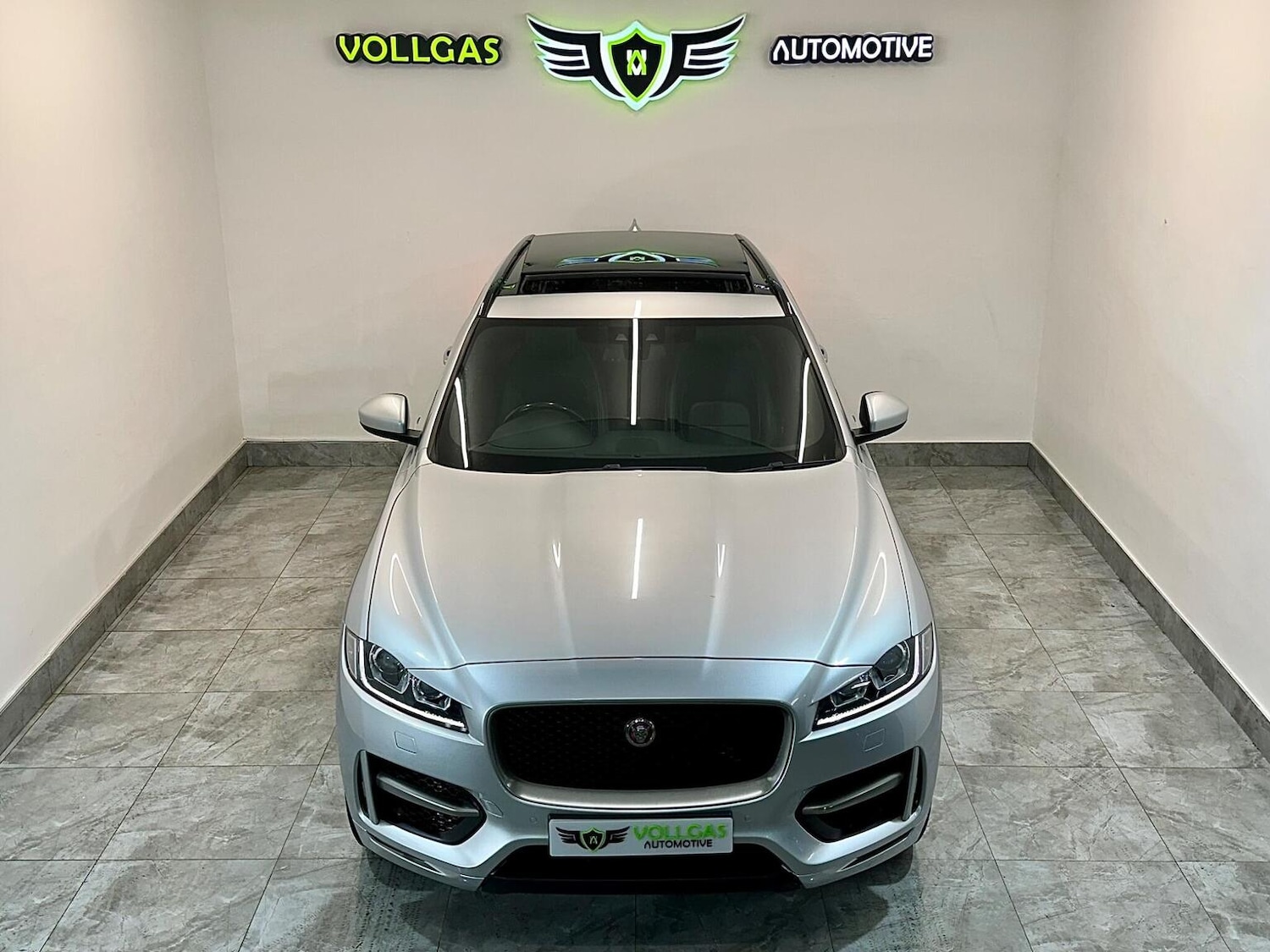 Used Jaguar F-Pace 2017 for sale - 77063502: Photo 2