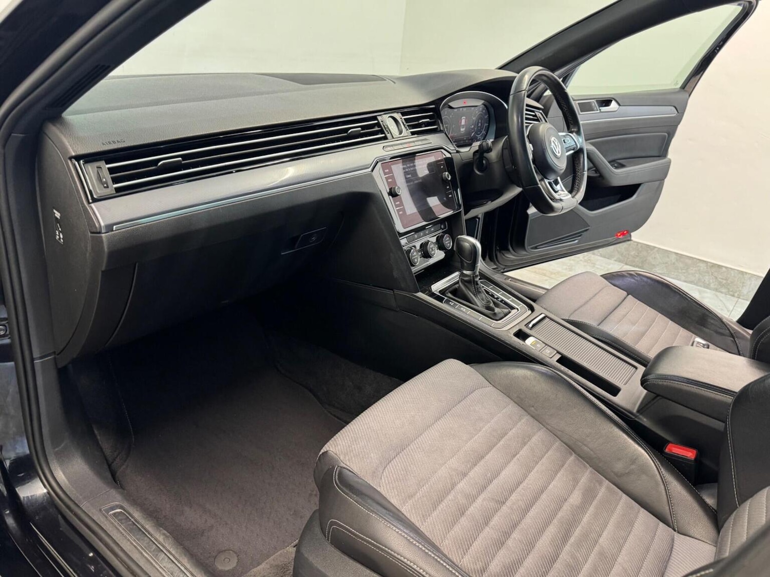 Used Volkswagen Passat 2017 for sale - 77063499: Photo 30