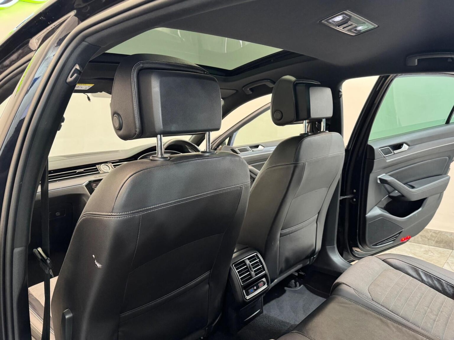 Used Volkswagen Passat 2017 for sale - 77063499: Photo 32