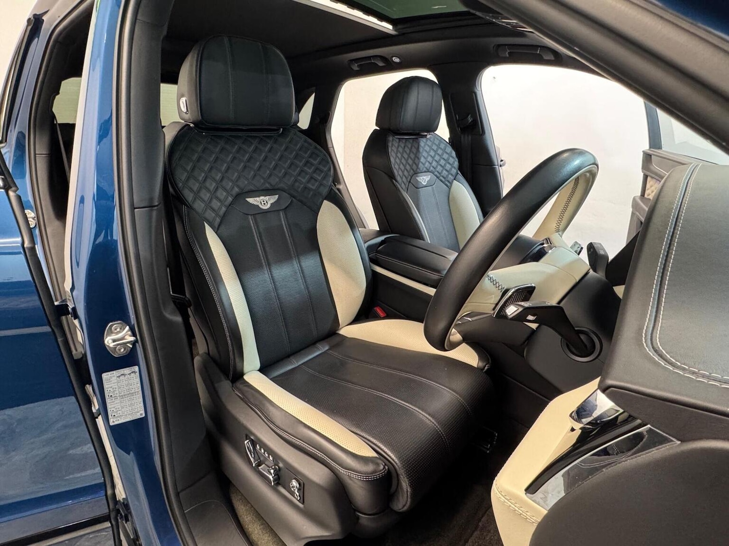 Used Bentley Bentayga 2021 for sale - 77759026: Photo 12