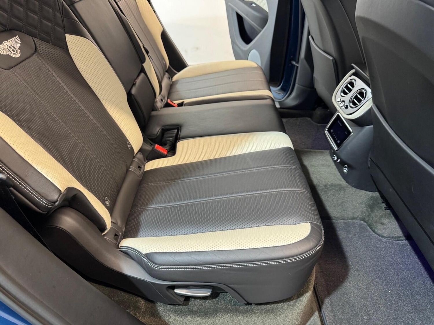 Used Bentley Bentayga 2021 for sale - 77759026: Photo 76