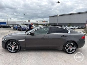 Used Jaguar XE 2016 for sale - 79081961: Photo