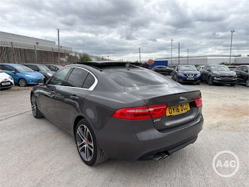 Used Jaguar XE 2016 for sale - 79081961: Photo