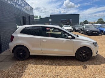 Used Volkswagen Polo 2015 for sale - 78762024: Photo