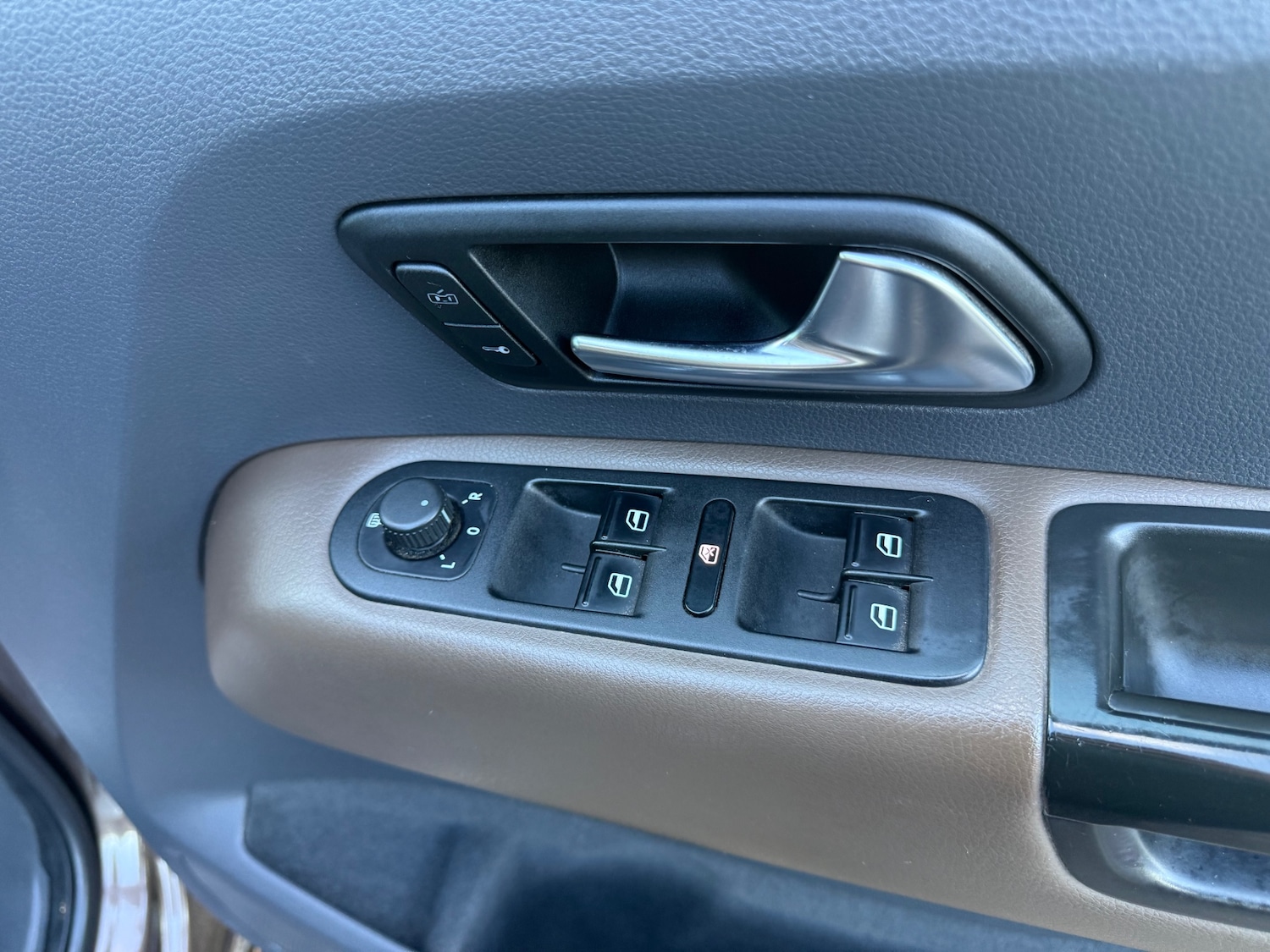 Used Volkswagen Amarok 2012 for sale - 76381982: Photo 24