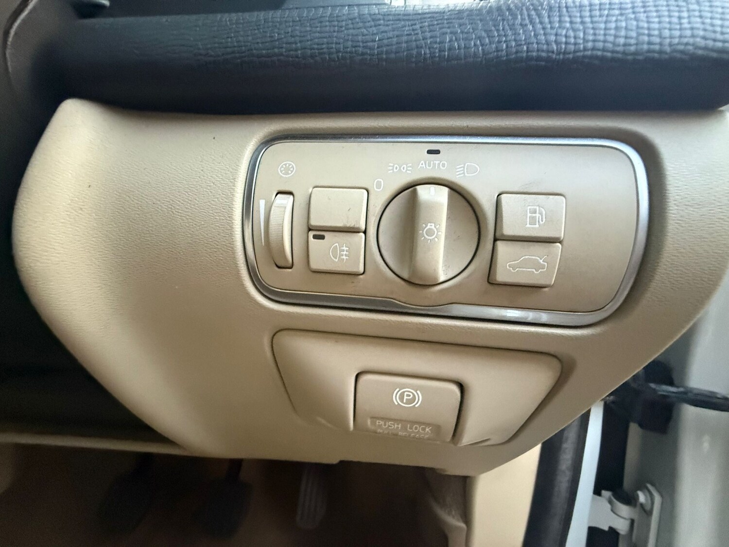 Used Volvo XC60 2013 for sale - 76352253: Photo 32