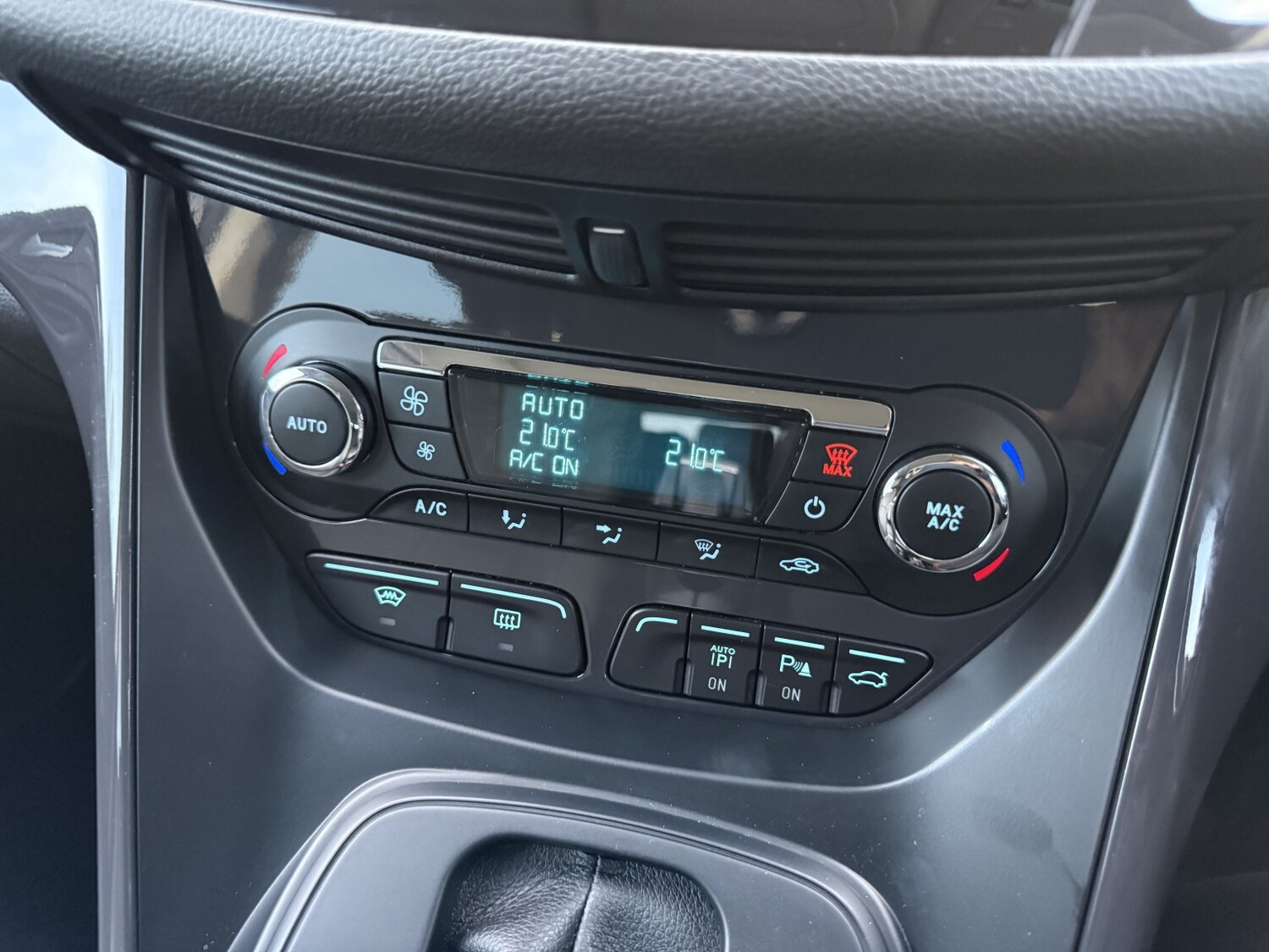 Used Ford Kuga 2013 for sale - 77953955: Photo 17