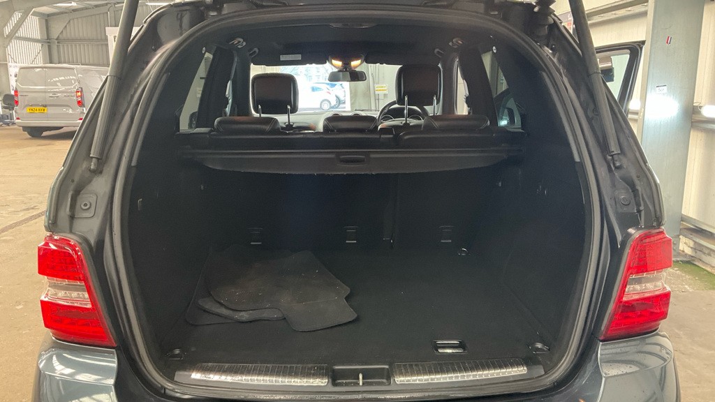 Used Mercedes-Benz M Class 2010 for sale - 76580000: Photo 9