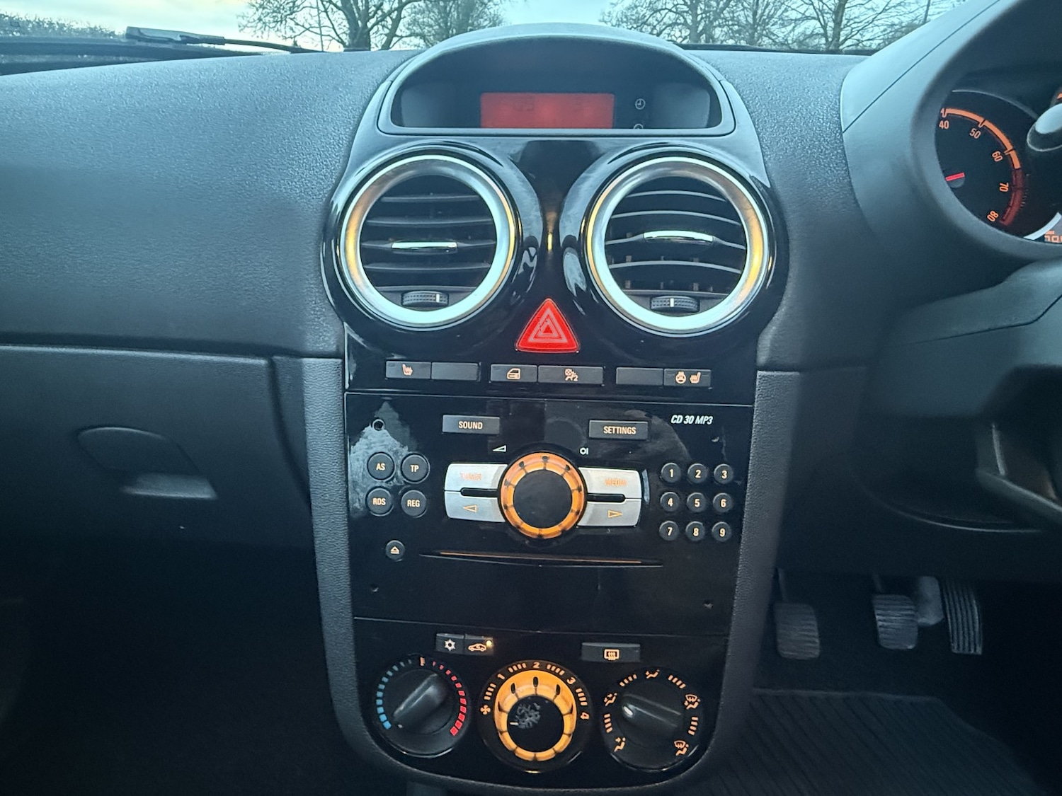 Used Vauxhall Corsa 2013 for sale - 77201280: Photo 25