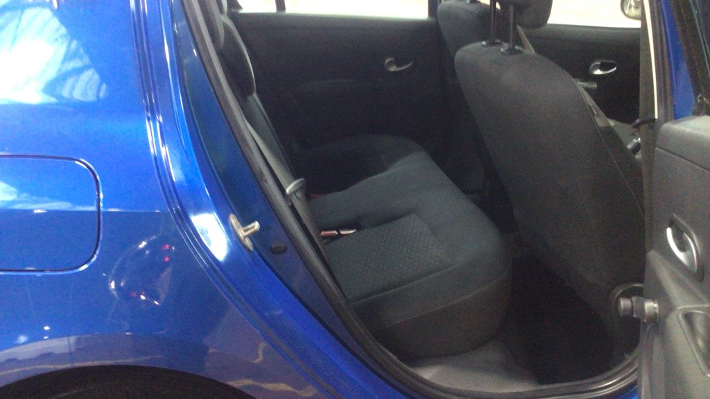 Used Renault Clio 2010 for sale - 76785073: Photo 8