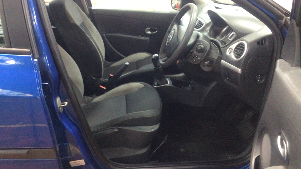 Used Renault Clio 2010 for sale - 76785073: Photo 9
