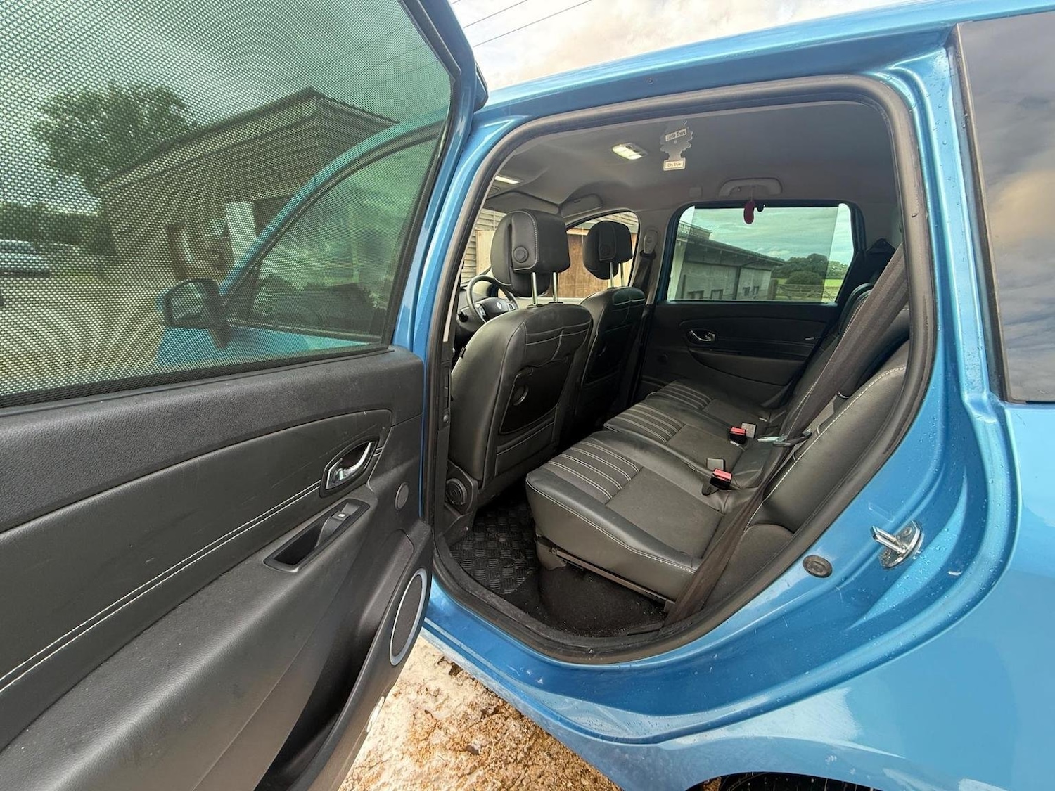 Vehicle 29