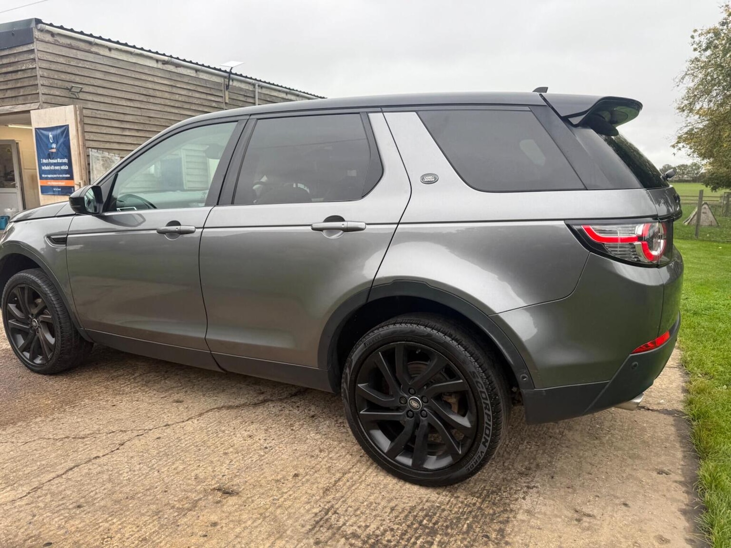 Used Land Rover Discovery Sport 2015 for sale - 76273336: Photo 4