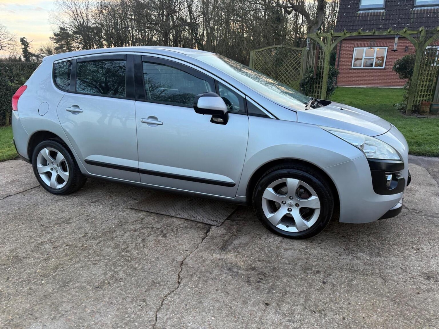Used Peugeot 3008 2010 for sale - 77314103: Photo 8