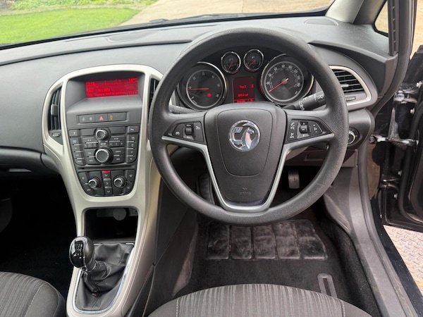 Used Vauxhall Astra 2011 for sale - 76293248: Photo 47