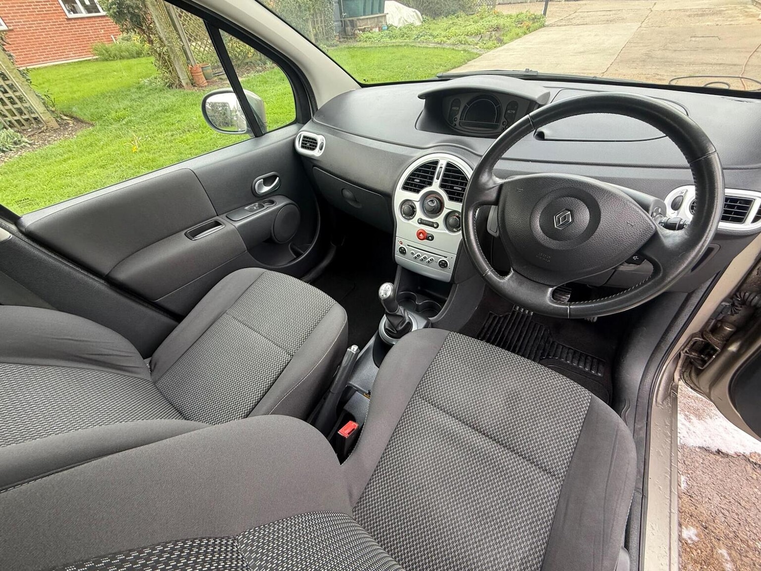 Used Renault Grand Modus 2010 for sale - 76340333: Photo 25