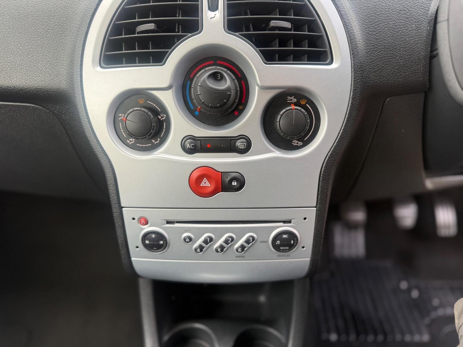Used Renault Grand Modus 2010 for sale - 76340333: Photo 26