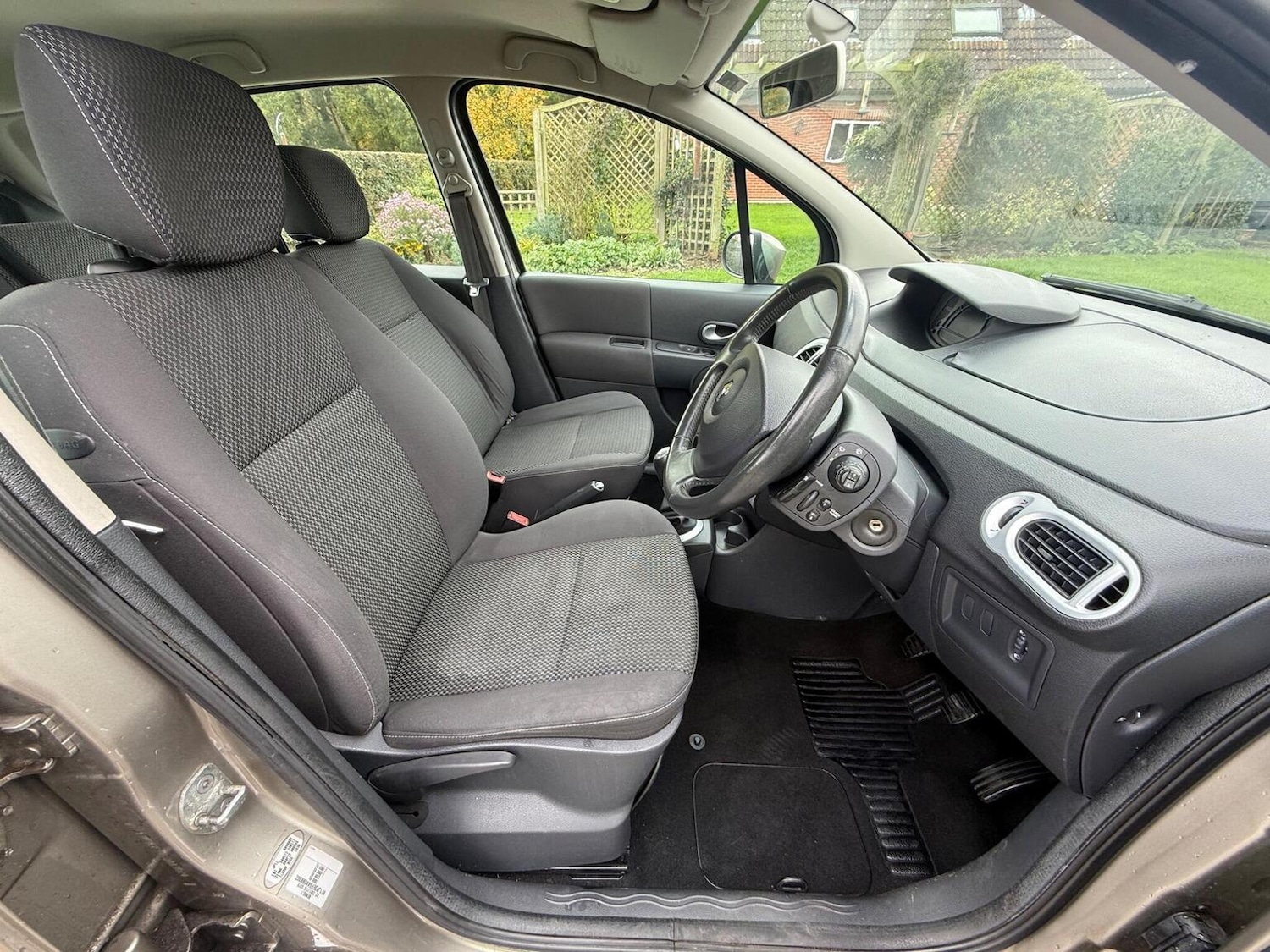 Used Renault Grand Modus 2010 for sale - 76340333: Photo 29