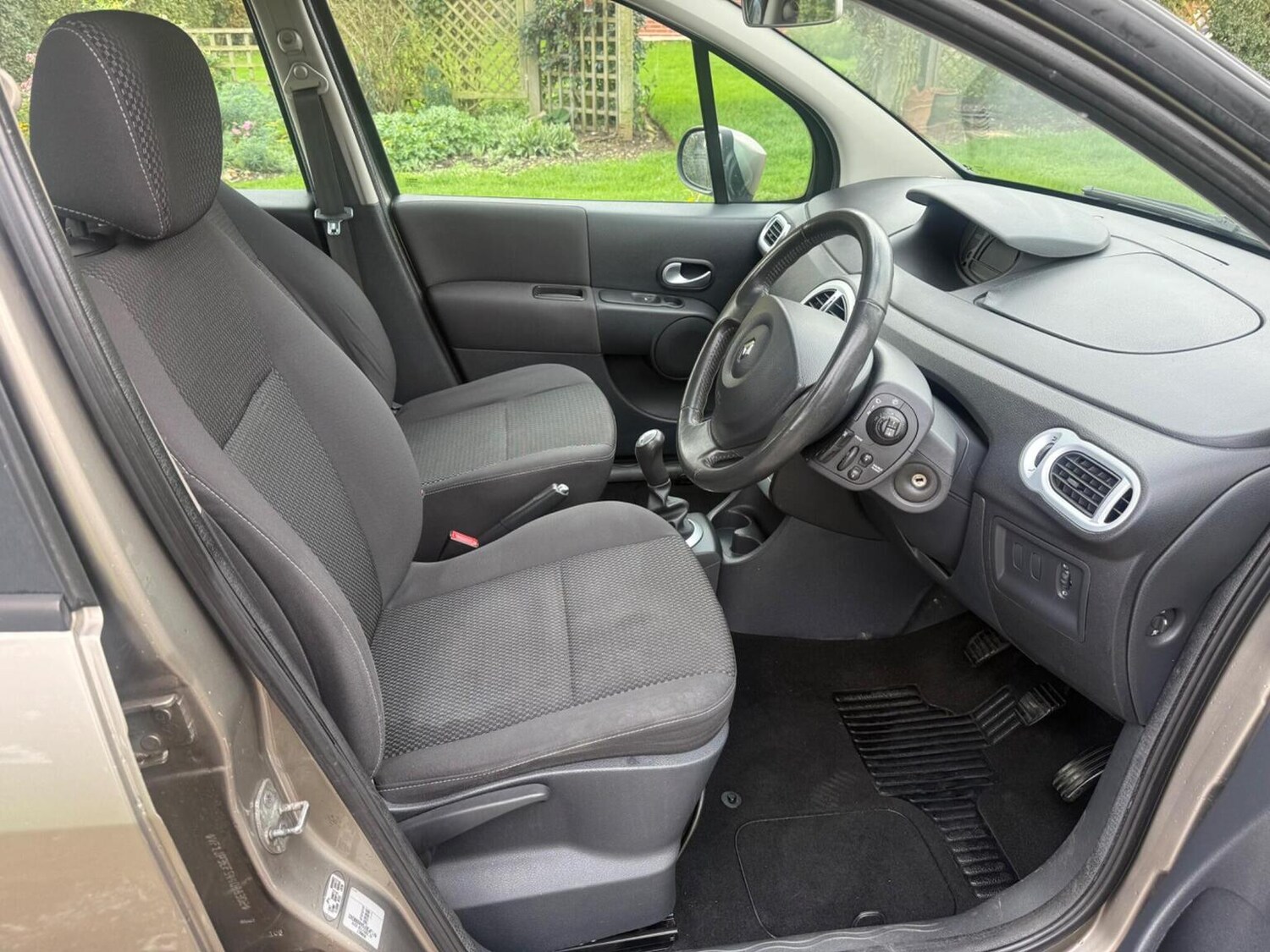 Used Renault Grand Modus 2010 for sale - 76340333: Photo 30