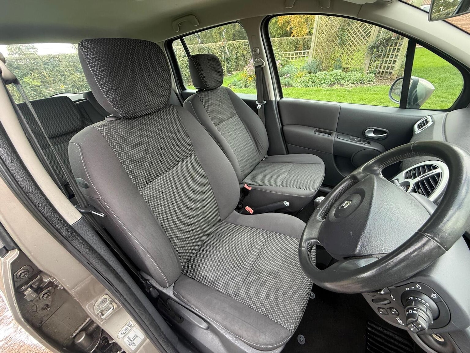 Used Renault Grand Modus 2010 for sale - 76340333: Photo 31