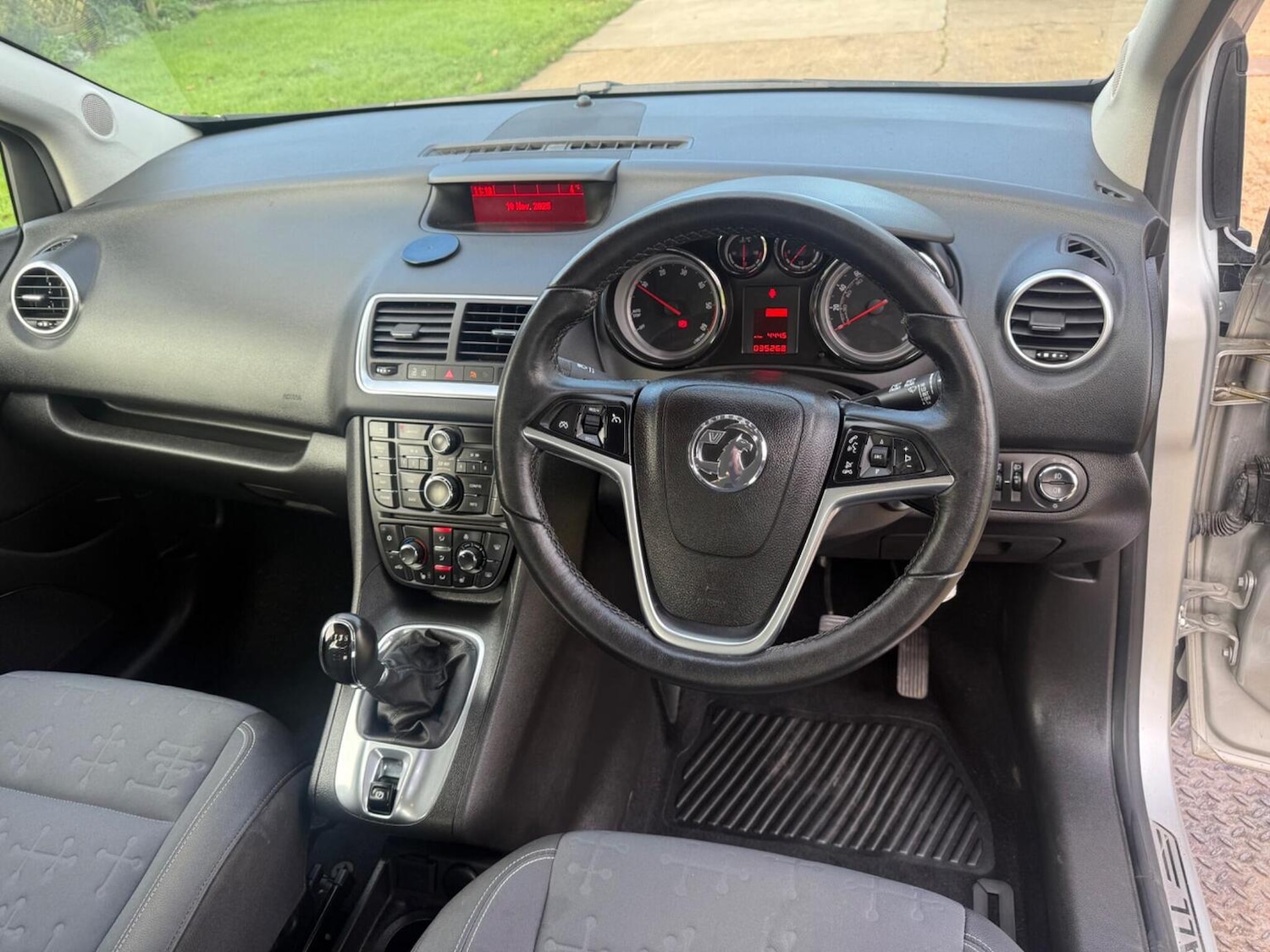 Used Vauxhall Meriva 2016 for sale - 76769869: Photo 24