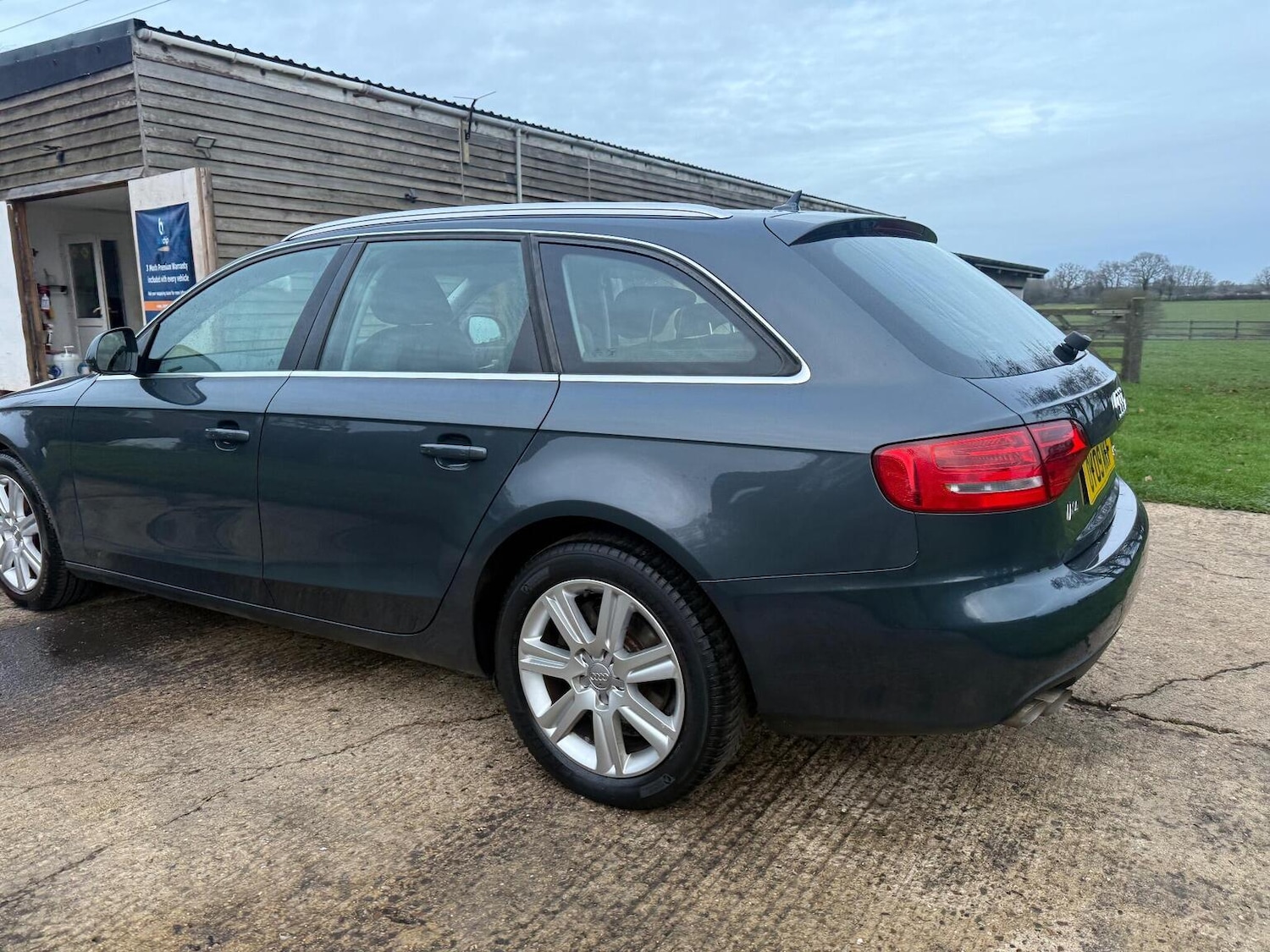 Used Audi A4 2009 for sale - 76979512: Photo 4