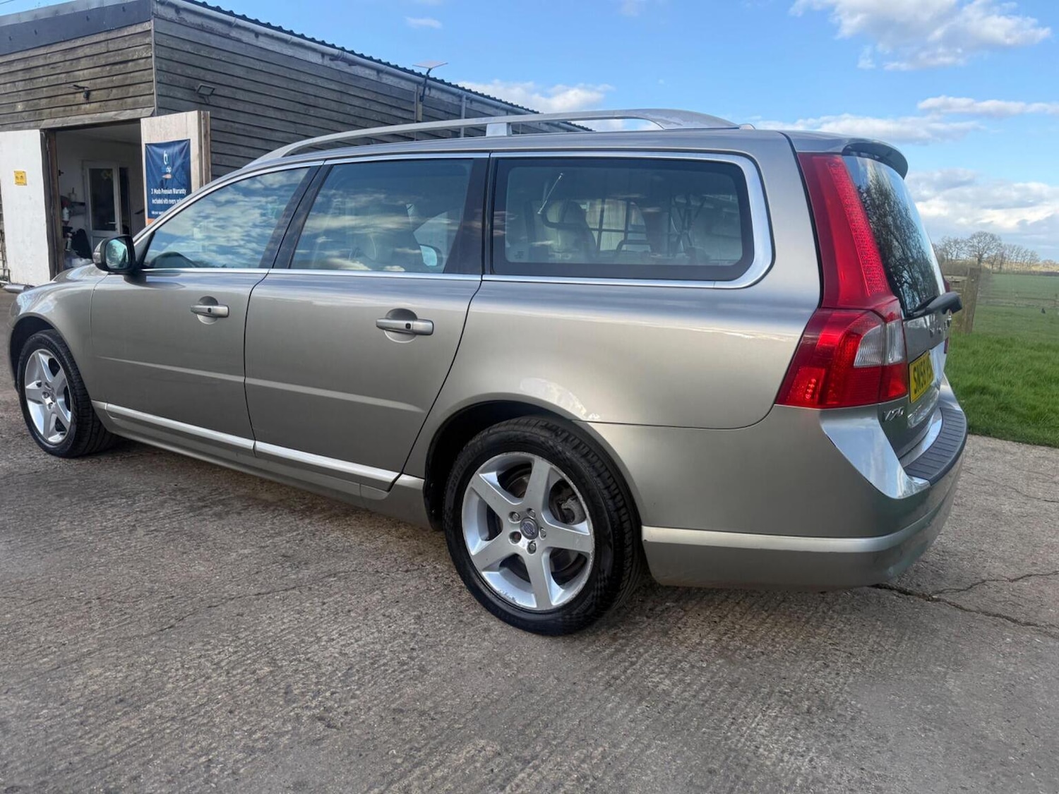 Used Volvo V70 2008 for sale - 77836876: Photo 10