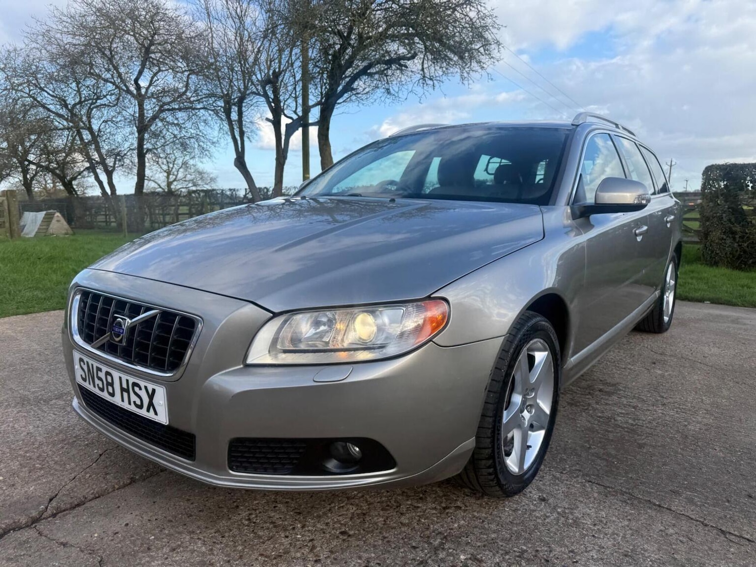 Used Volvo V70 2008 for sale - 77836876: Photo 3