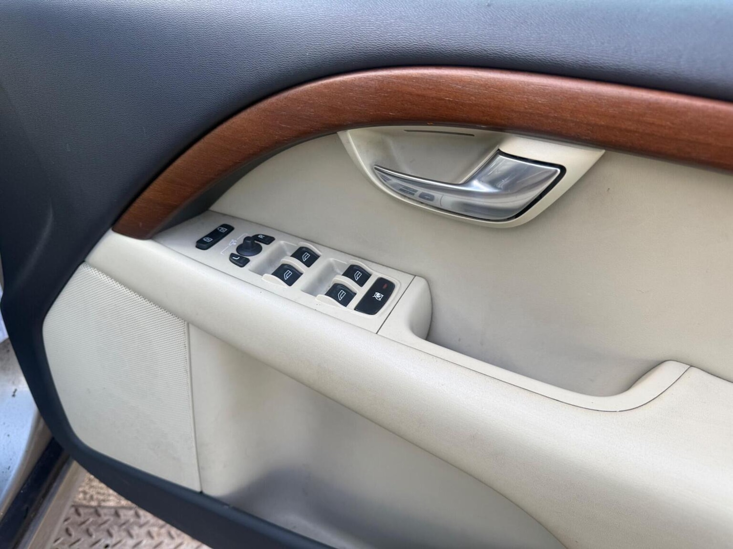 Used Volvo V70 2008 for sale - 77836876: Photo 41