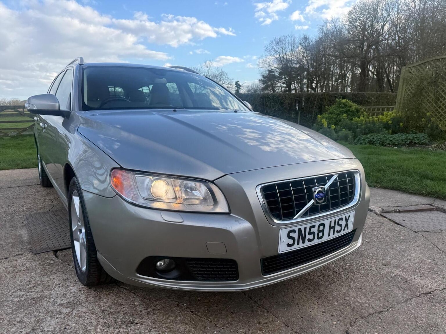 Used Volvo V70 2008 for sale - 77836876: Photo 6