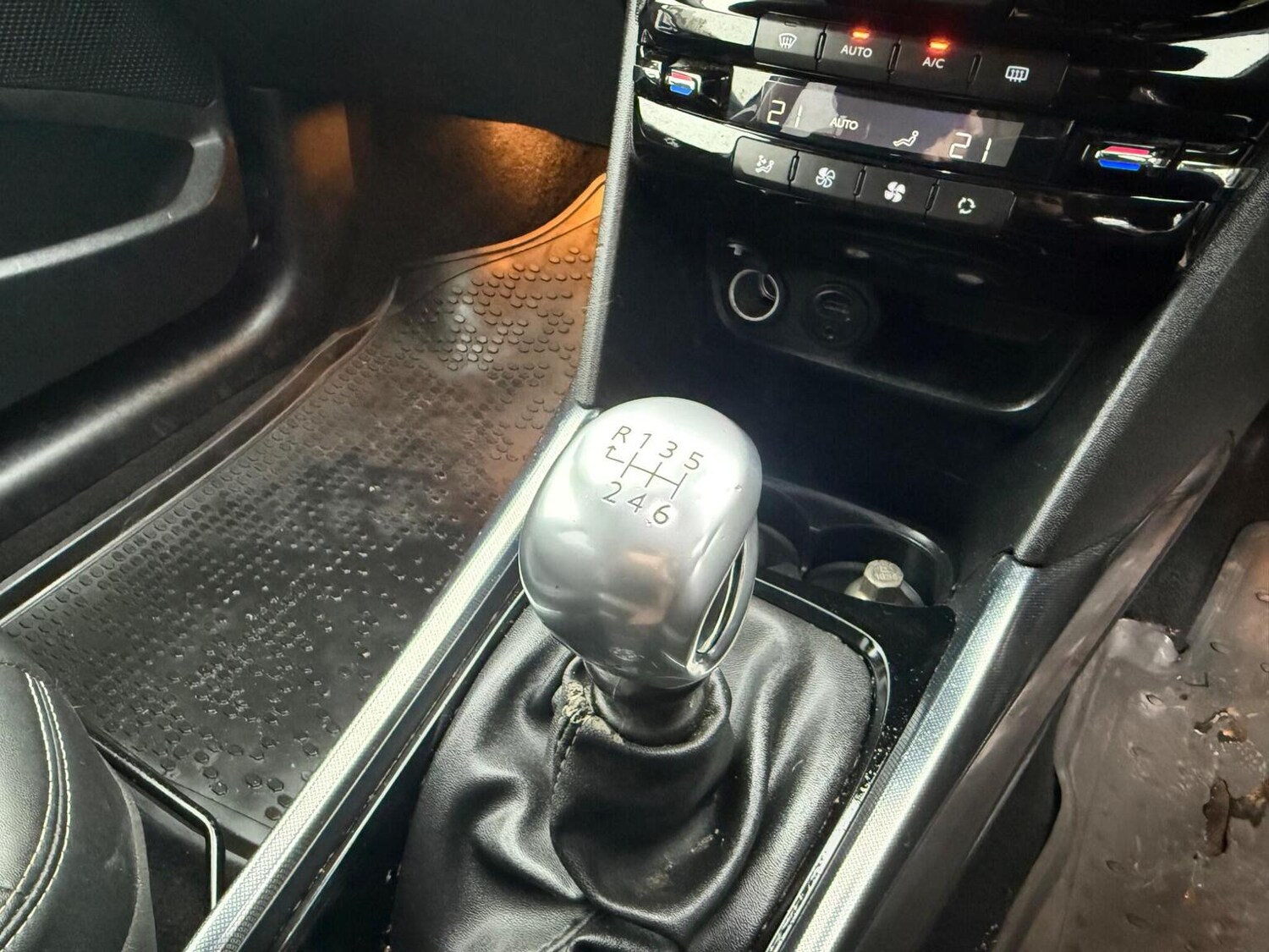 Used Peugeot 2008 2014 for sale - 77609940: Photo 26