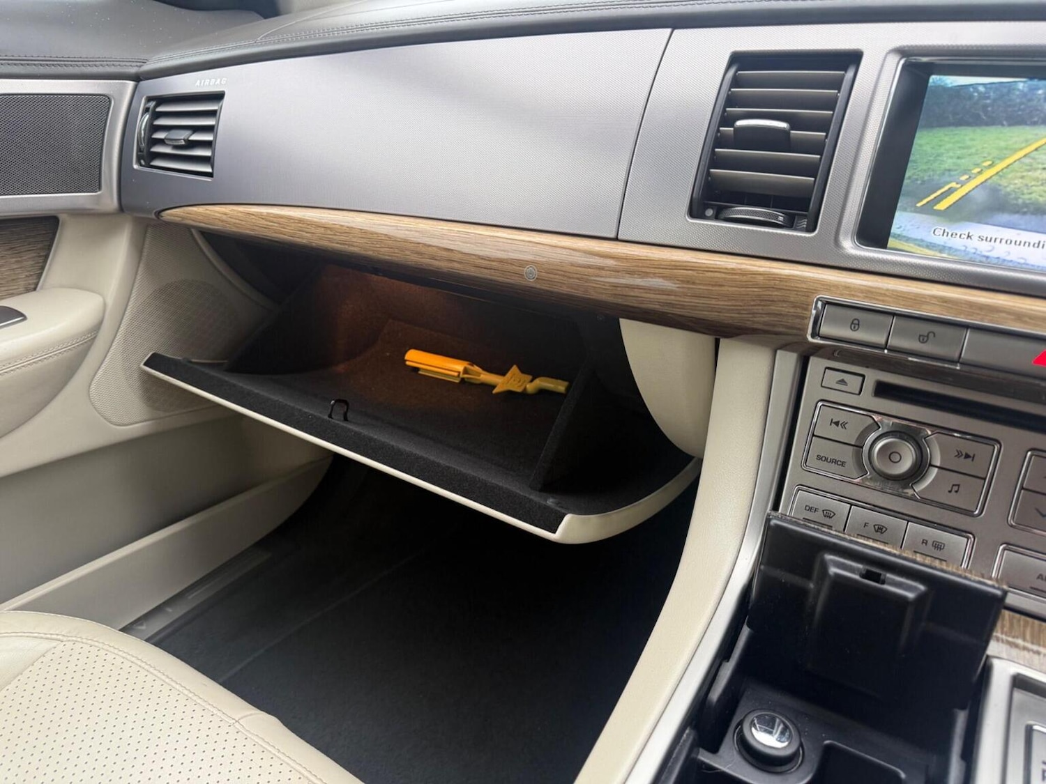 Used Jaguar XF 2010 for sale - 77213495: Photo 48